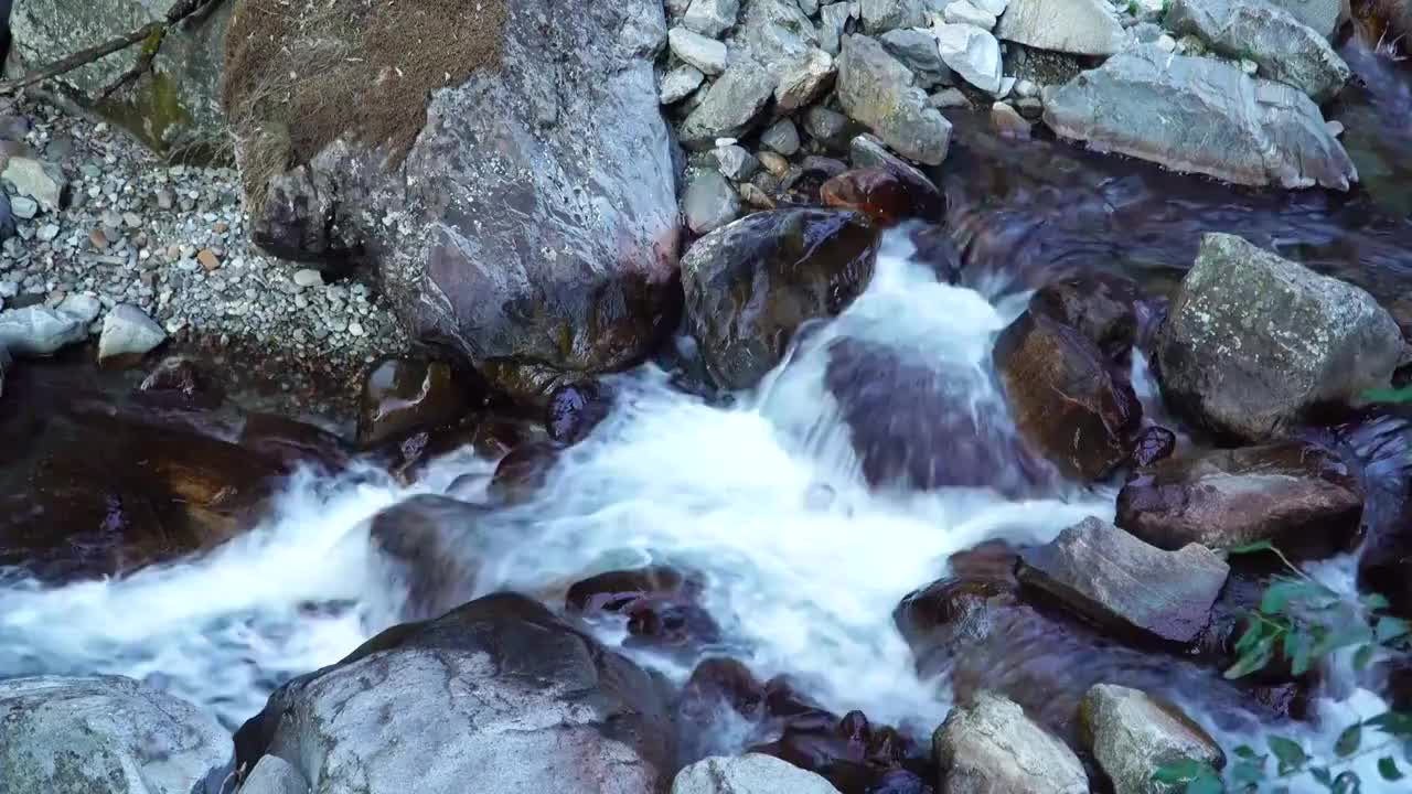 山间梦幻流水视频素材