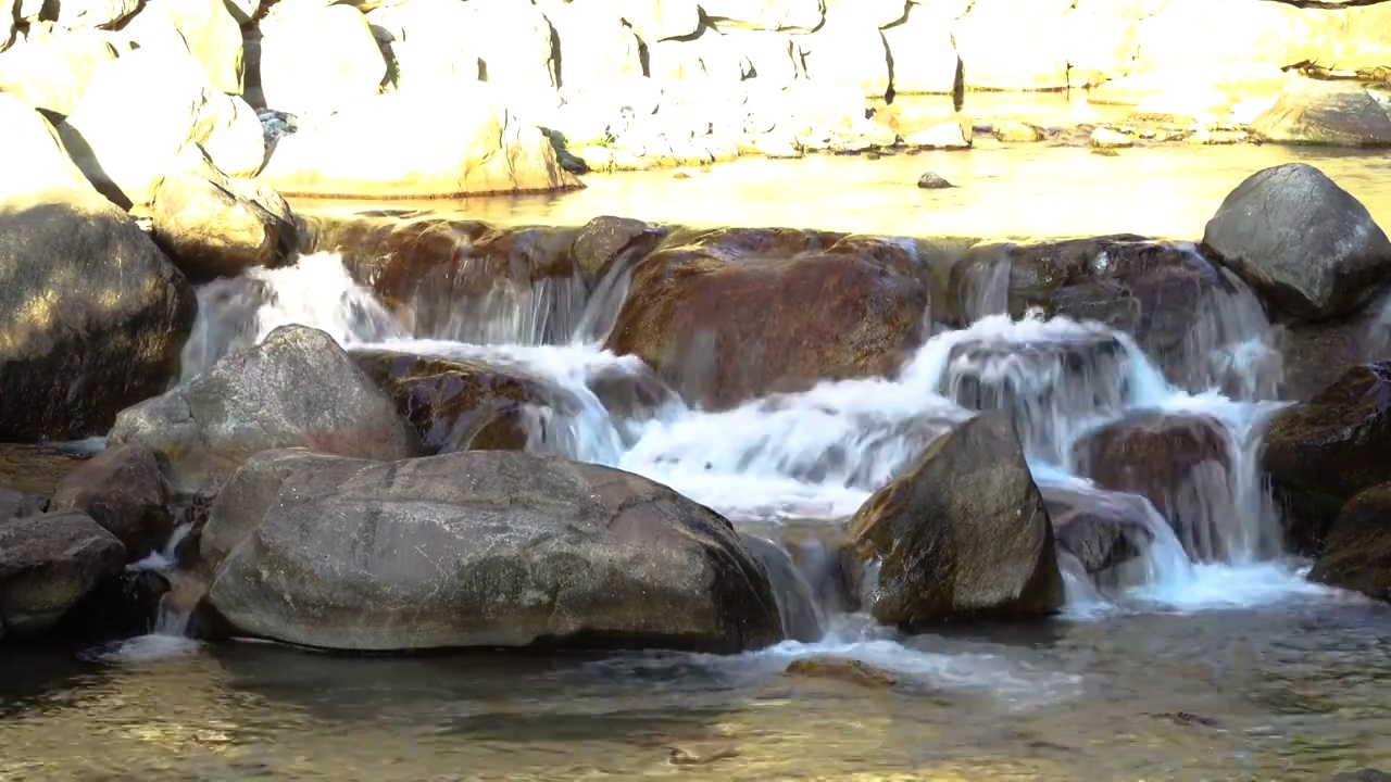 日落山间流水视频素材