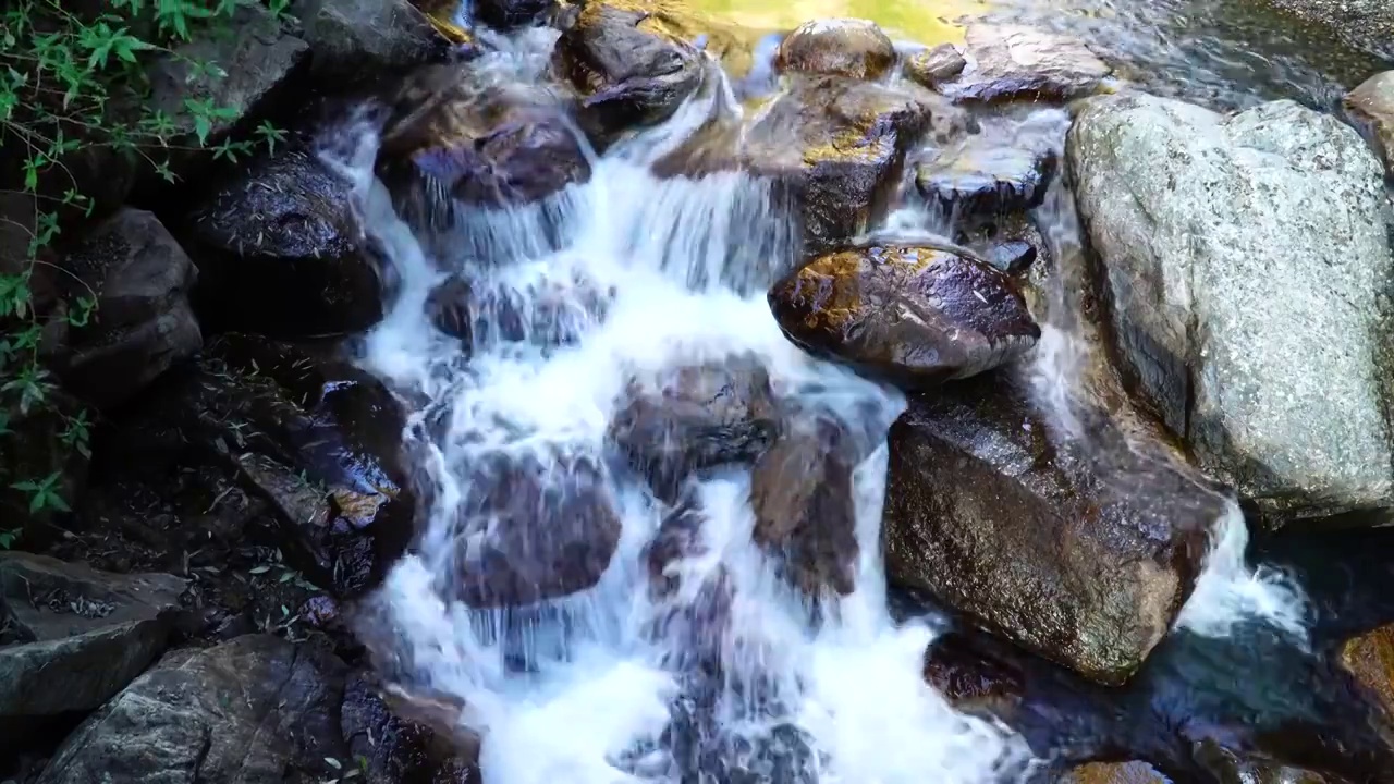 岩石流水视频素材