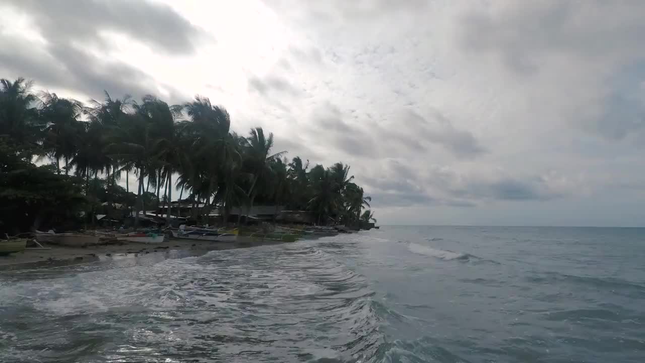 海边天空海浪椰子林延时视频素材