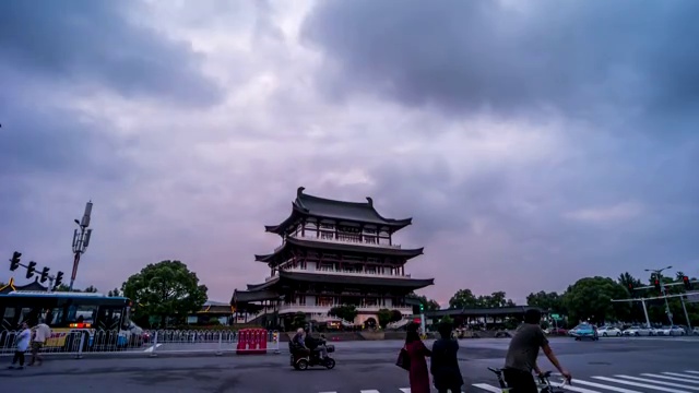 湖南长沙湘江风光带地标建筑杜甫江阁日落晚霞日转夜延时风光视频素材