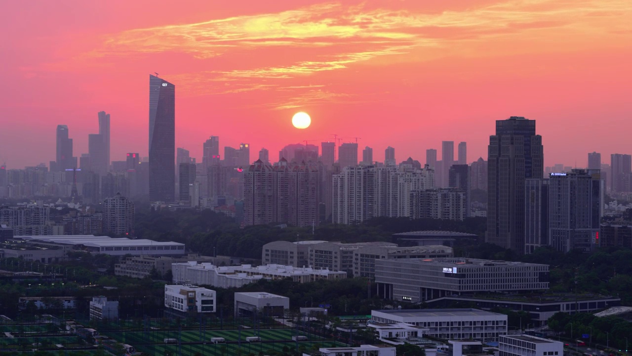 2021年深圳第一次大雨后绝美日落彩霞延时摄影视频素材