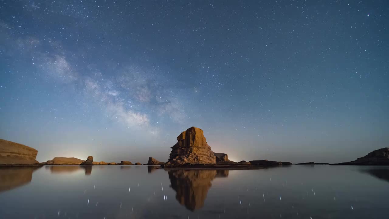 中国青海省海西水上雅丹星空银河视频下载