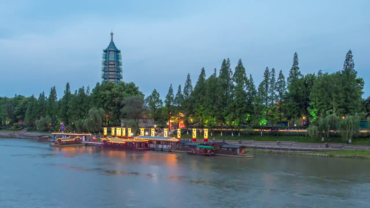 中国南京秦淮河大报恩寺日转夜延时视频素材