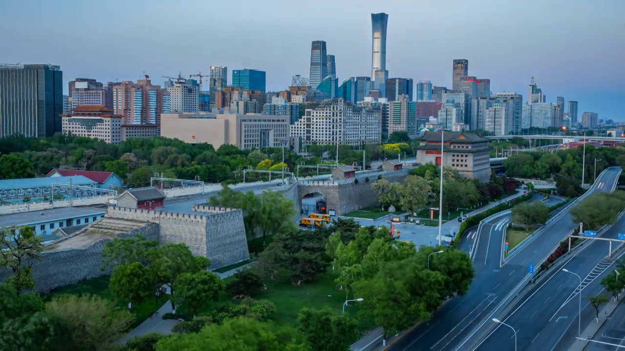 北京东便门城楼明城墙和CBD建筑群日转夜视频素材