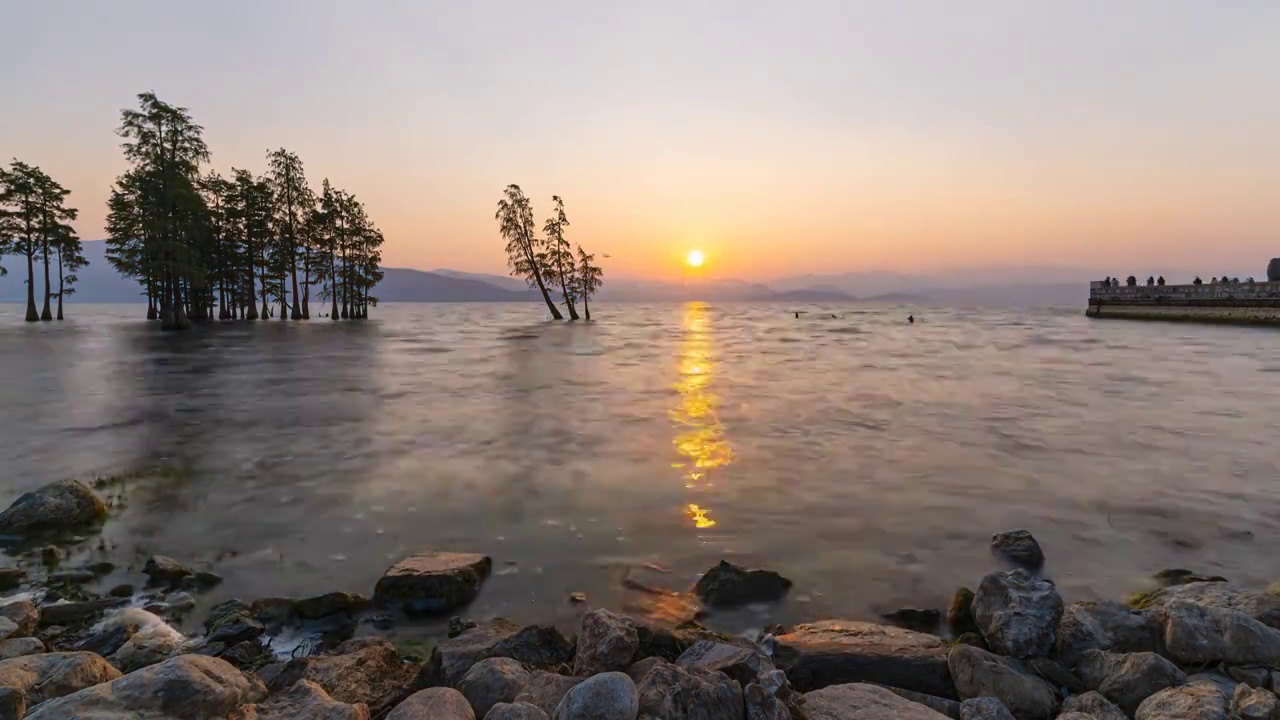 大理洱海的日出延时视频视频素材