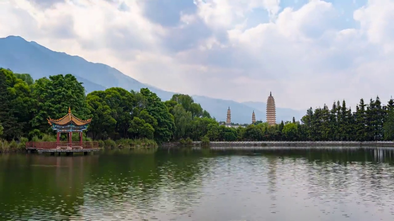 大理崇圣寺三塔倒影公园延时视频视频素材