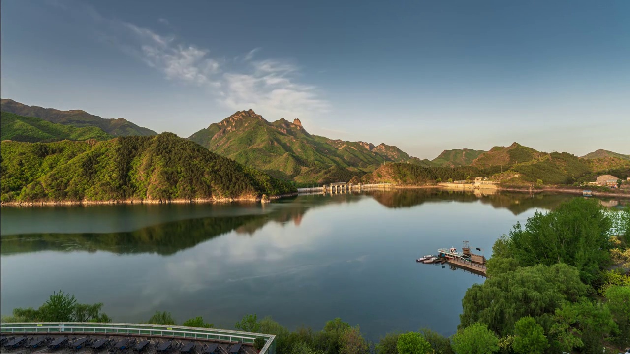 晴朗天气雾灵湖遥桥峪水库延时视频素材