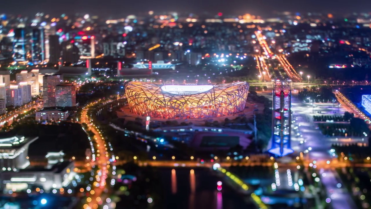 移轴镜头中的鸟巢夜景视频素材