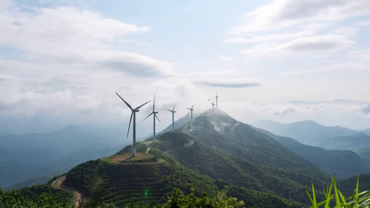 缺牙山风车云海视频素材