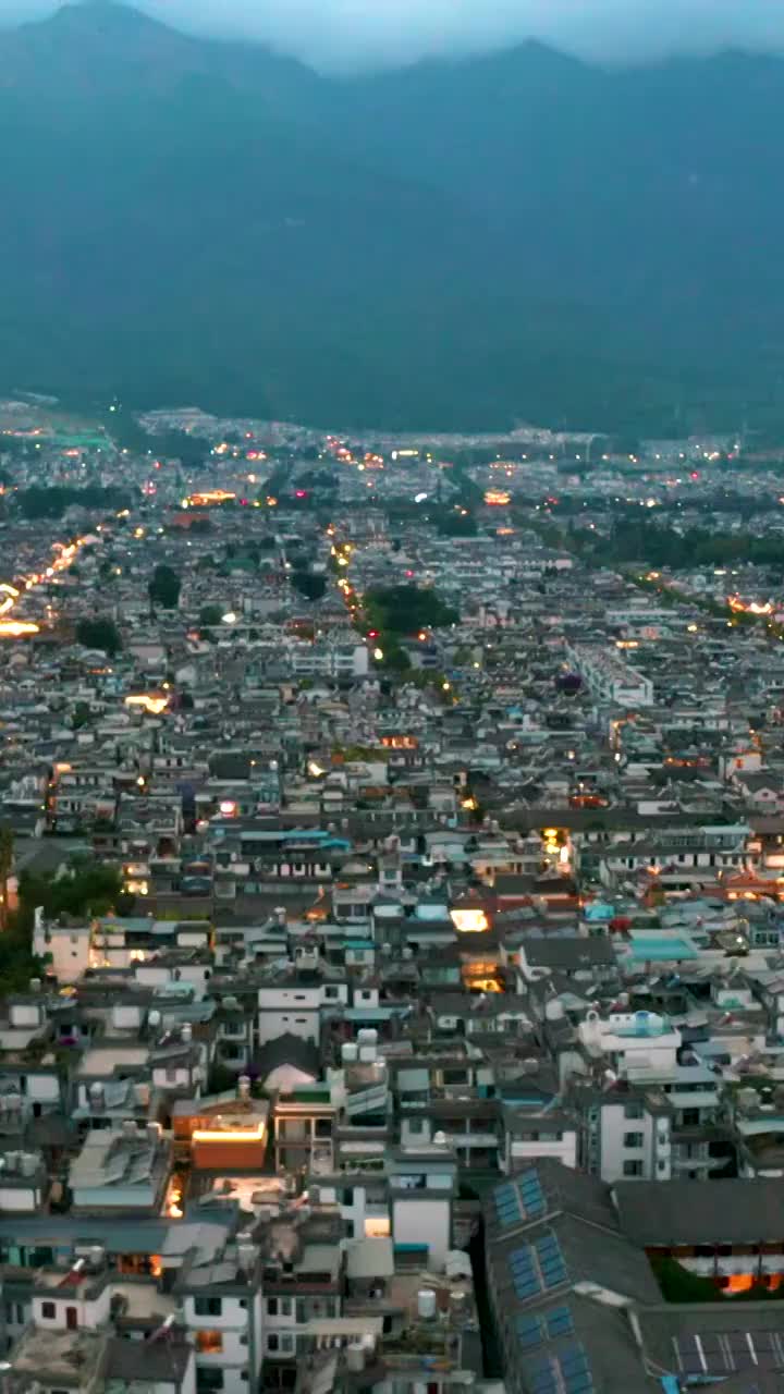 航拍云南大理古城夜景视频素材