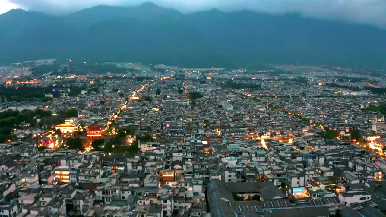 航拍云南大理古城夜景视频素材