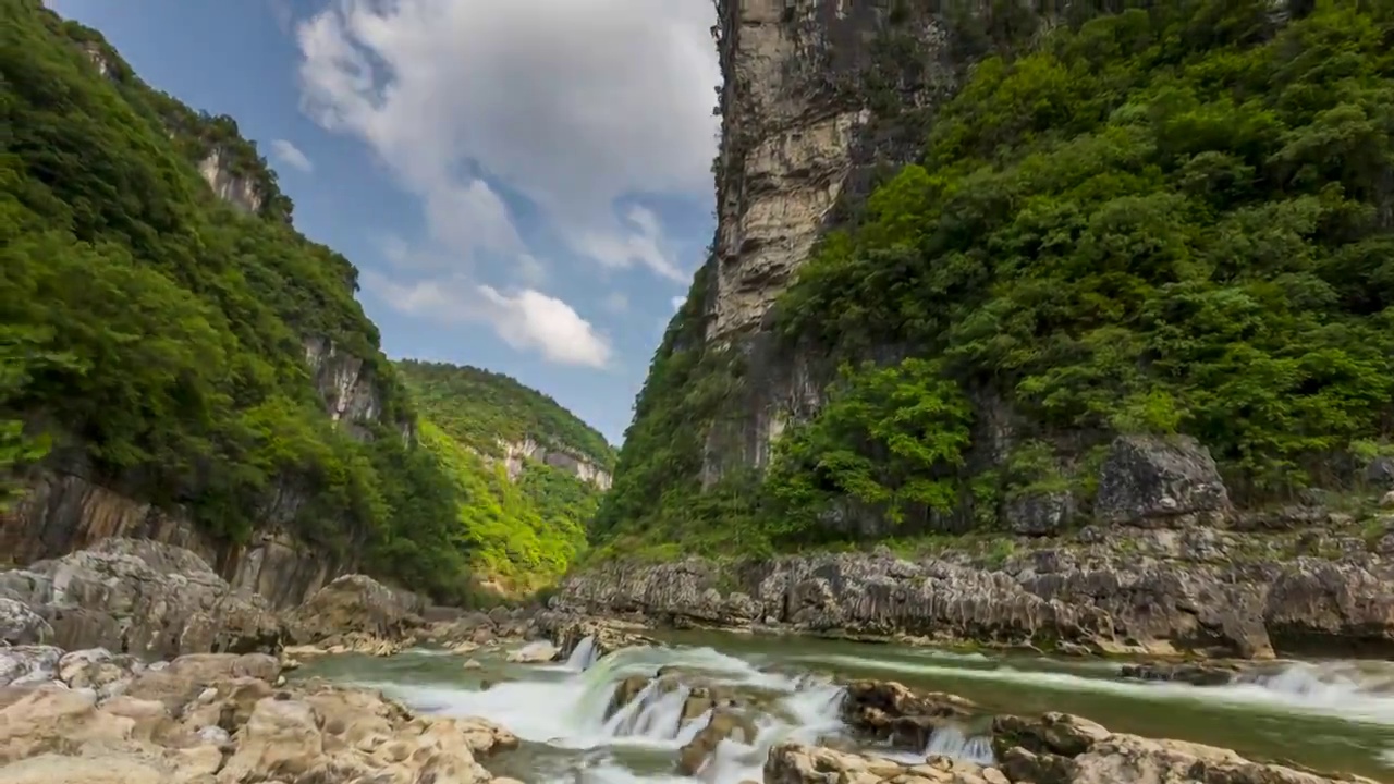 贵州黔南平塘特大桥和峡谷风貌视频素材