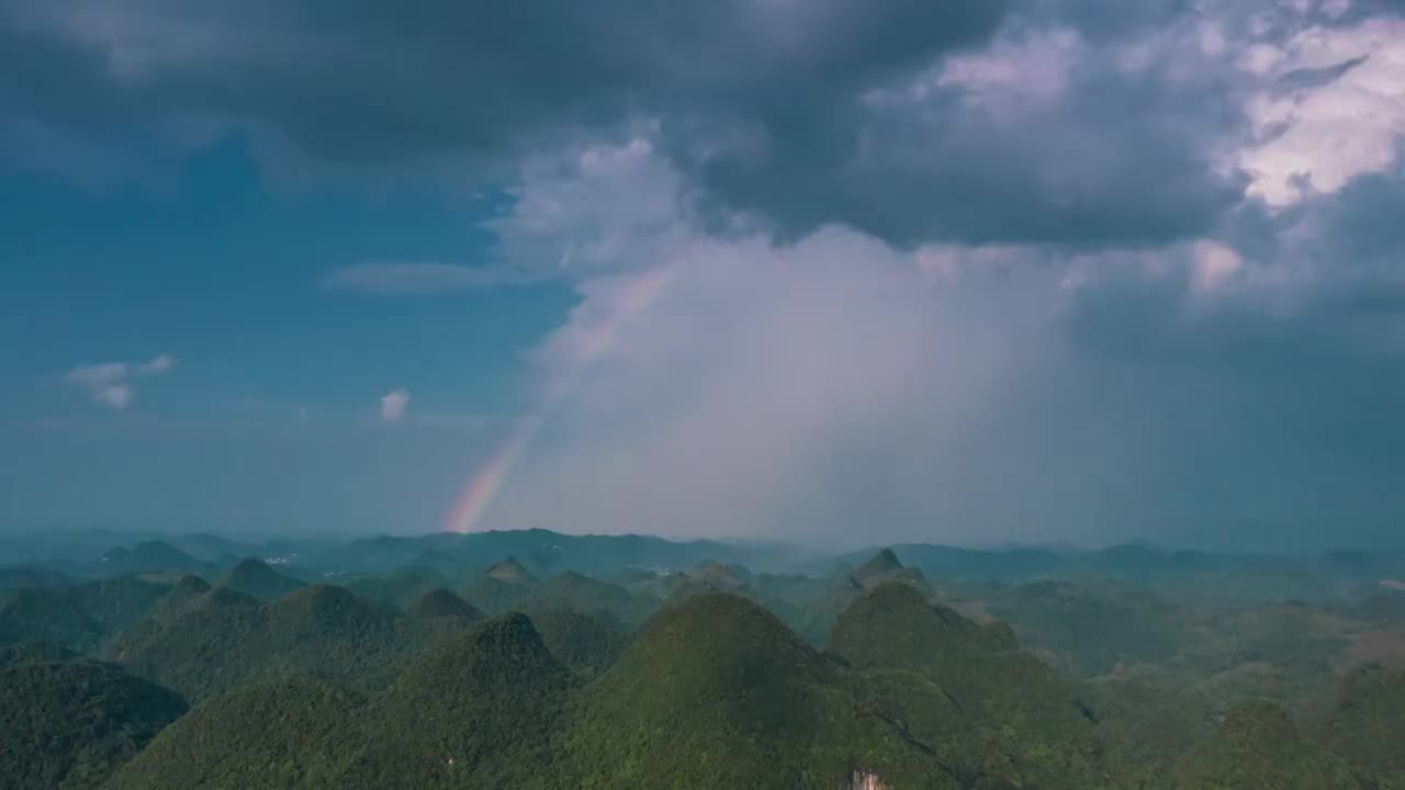 贵州荔波喀斯特峰丛，冰雹之后的精彩落日视频素材