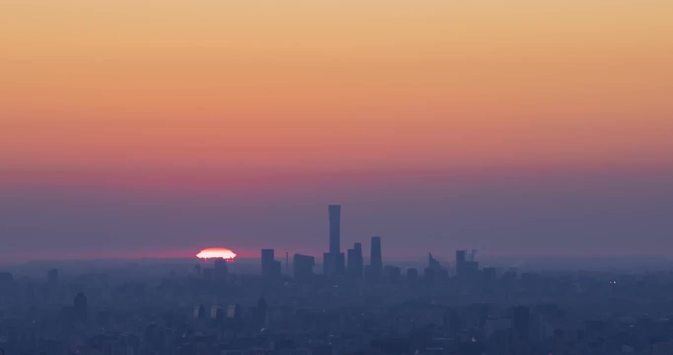 鬼笑石看北京日出，太阳升起延时视频素材