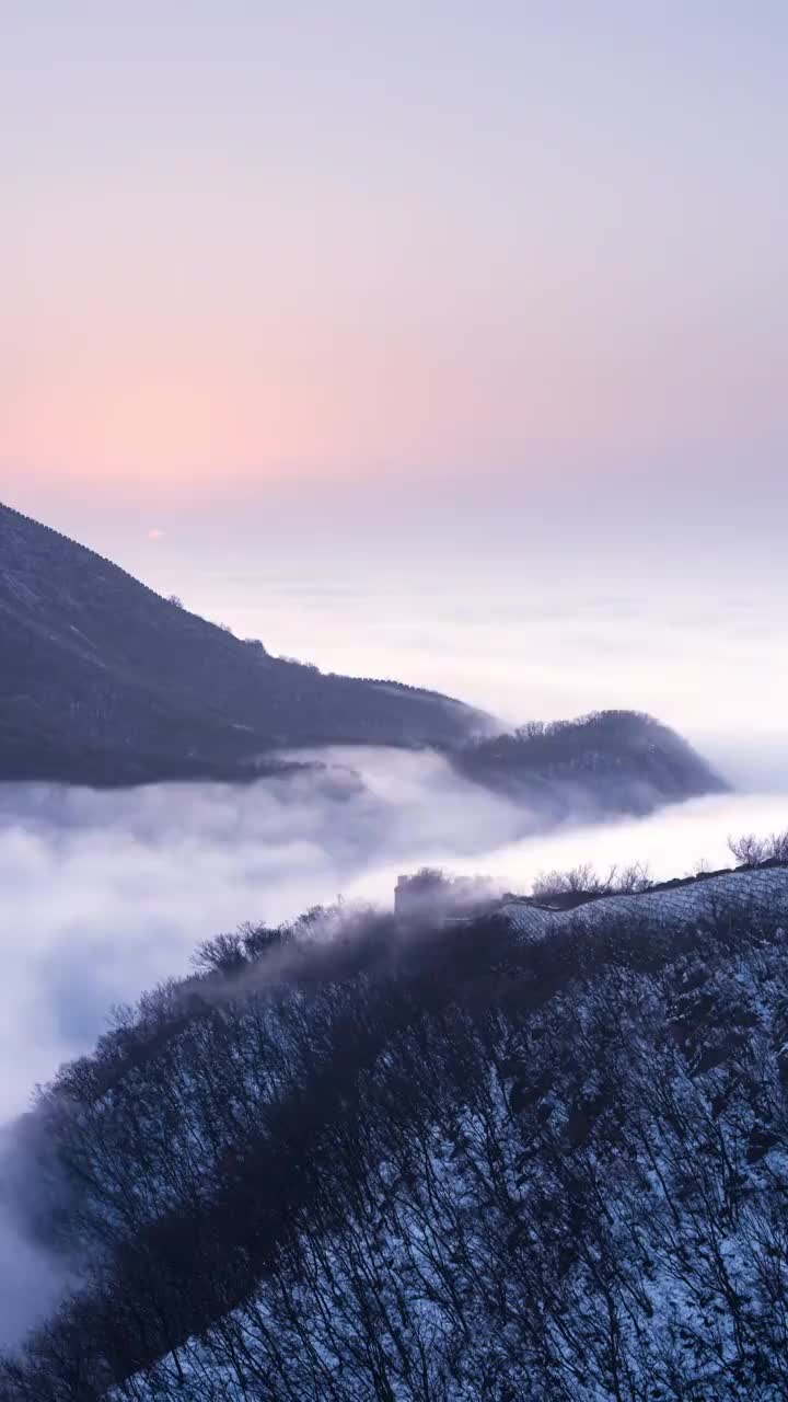 箭扣牛角边日出流云视频素材