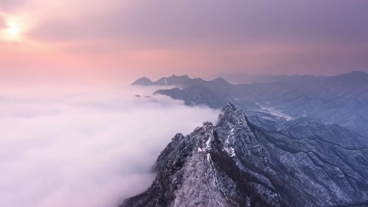 雪后箭扣长城云海翻腾，如人间仙境视频素材