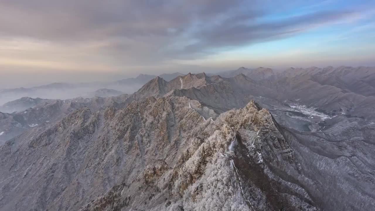 雪后箭扣长城云海翻腾，如人间仙境视频素材