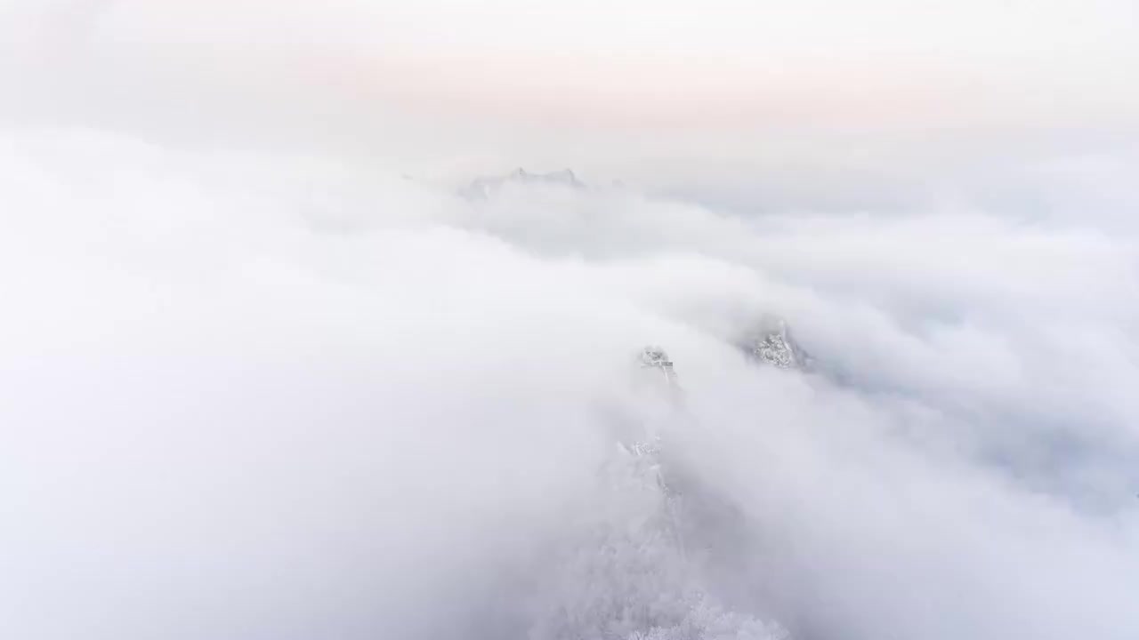 雪后箭扣长城云海翻腾，如人间仙境视频素材