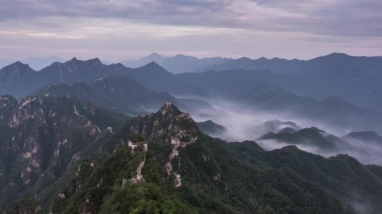 箭扣长城日出时分视频素材