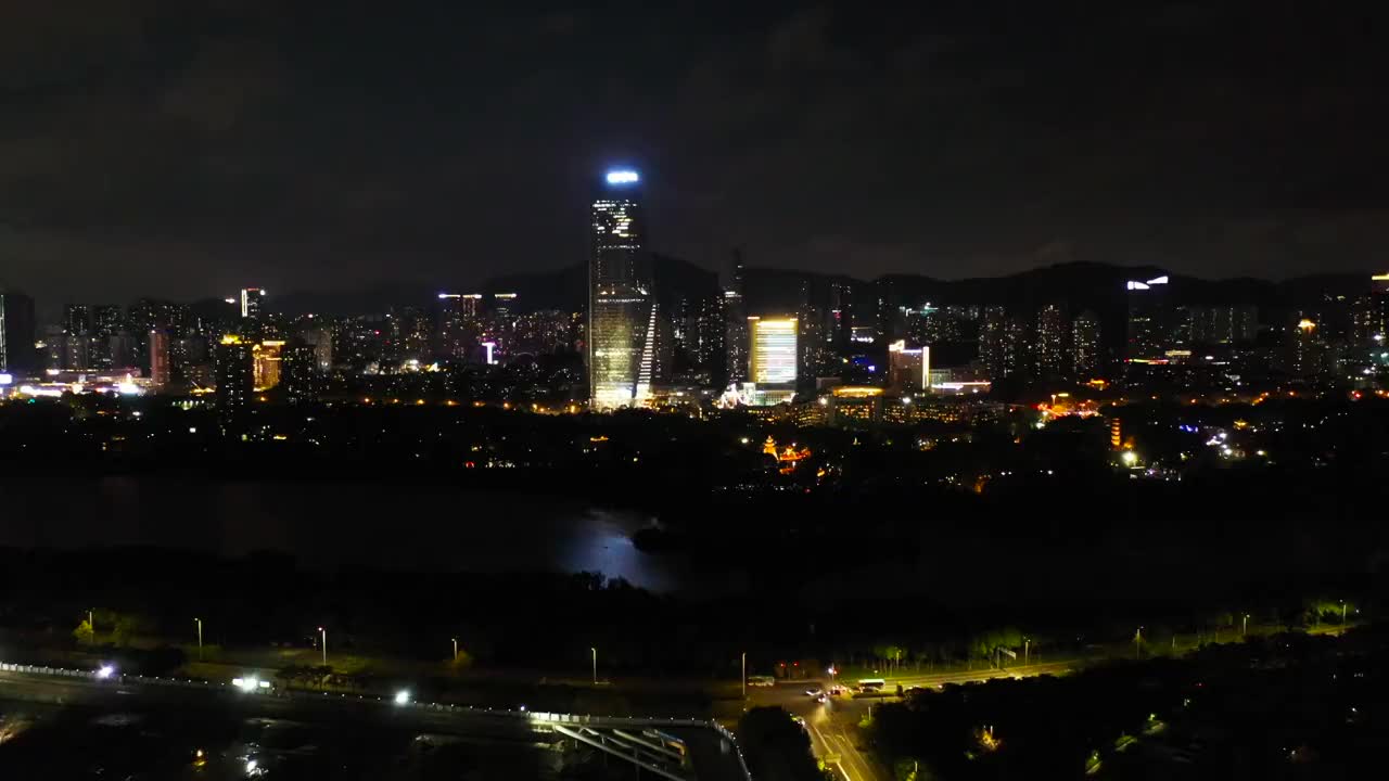 广东省深圳市南山区深圳湾红树林公园欢乐海岸夜景航拍视频素材