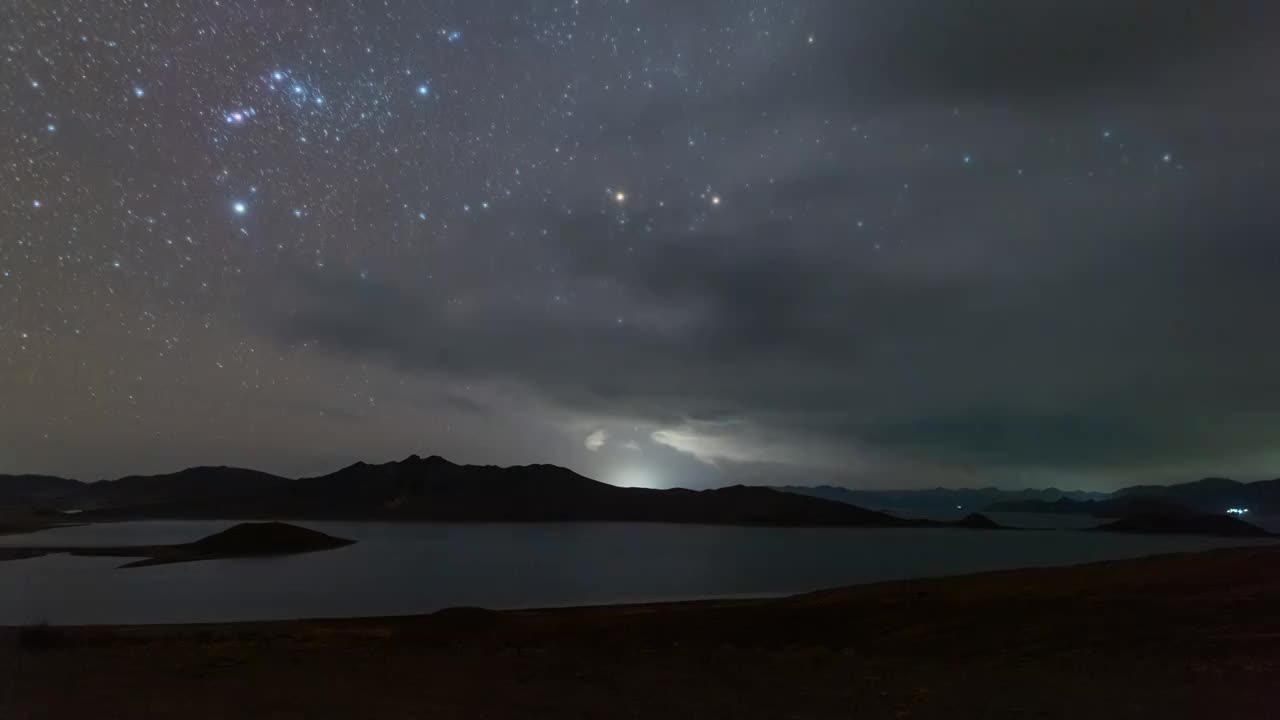 西藏山南：羊卓雍措星空延时视频素材