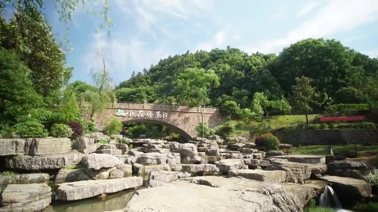 长沙桃花岭风景区移动延时蓝天白云视频素材