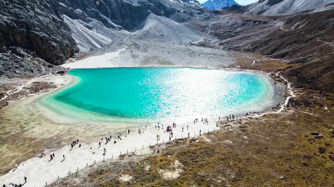 秋天航拍四川甘孜州稻城亚丁牛奶海视频素材