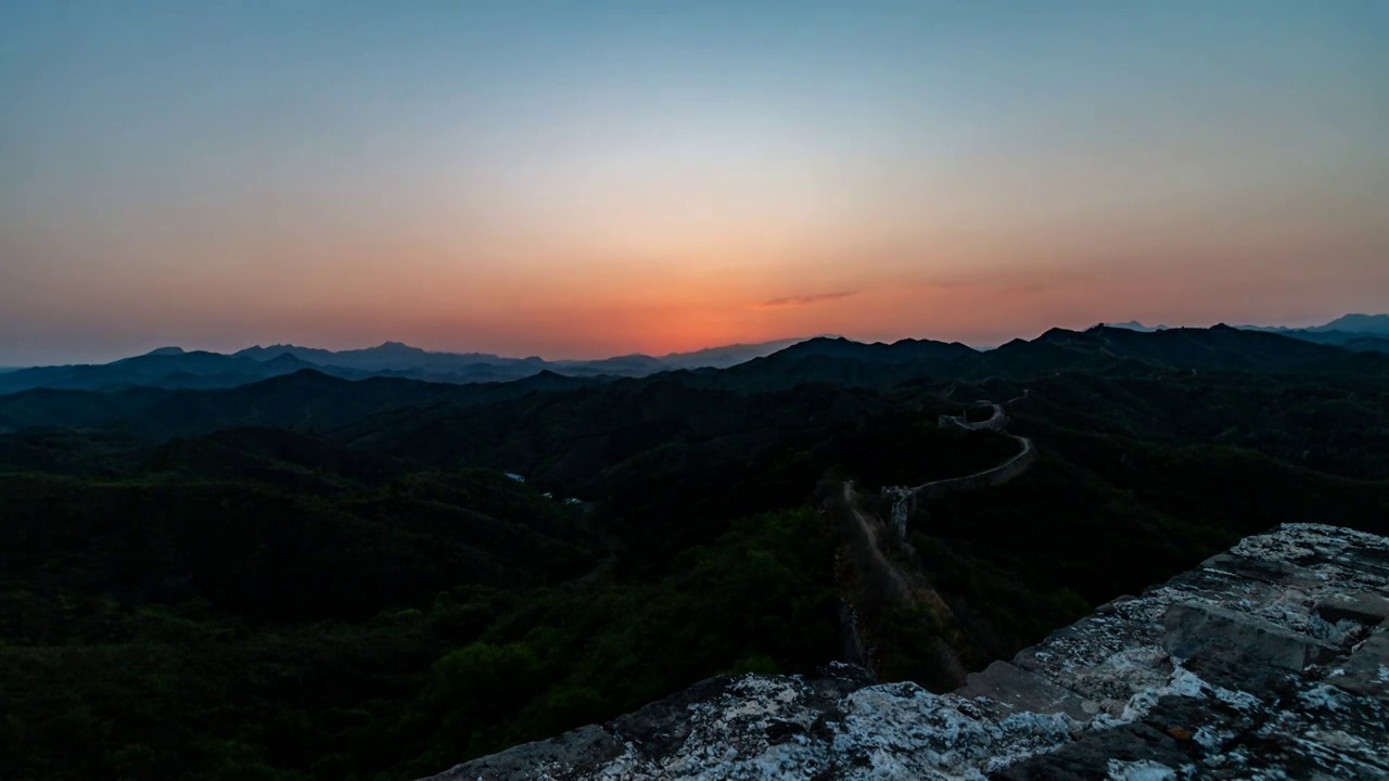 北京蟠龙山长城日出景象视频素材