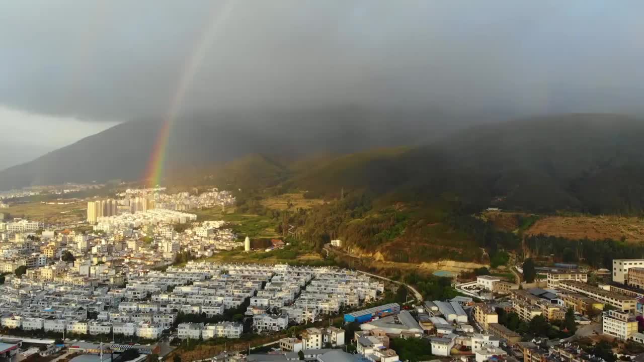 航拍清晨的大山彩虹视频素材