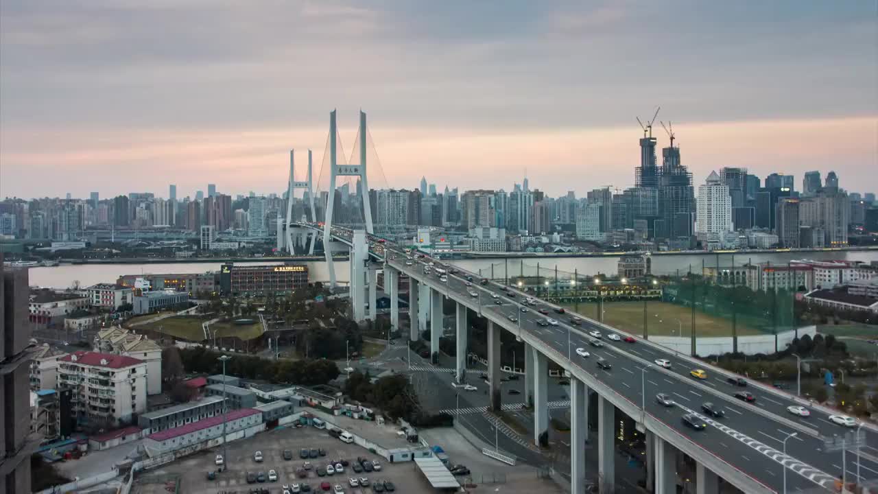 航拍上海南浦大桥，城市夜景。视频素材