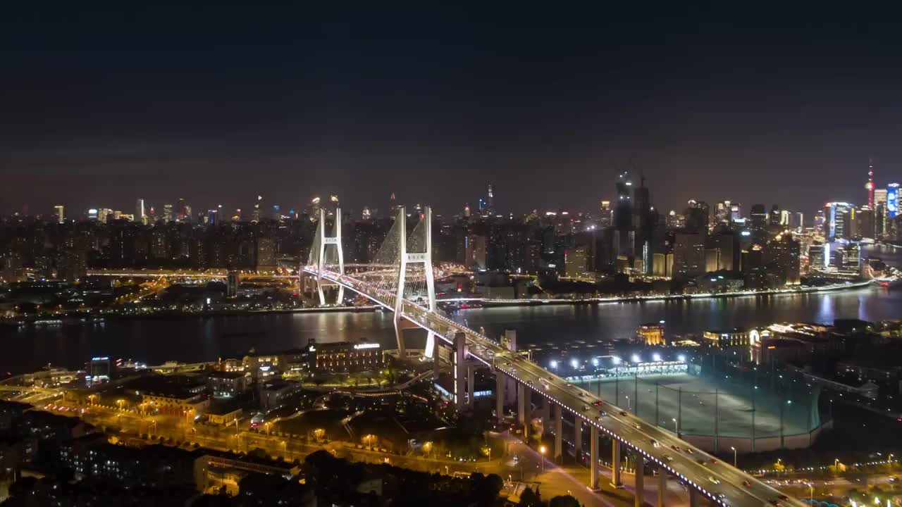 航拍上海南浦大桥，城市夜景。视频素材