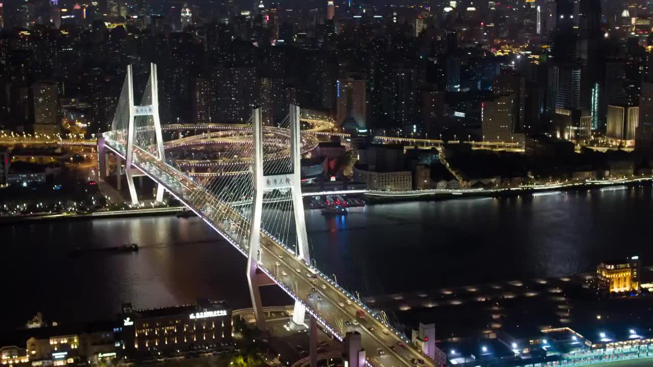 航拍上海南浦大桥，城市夜景。视频素材