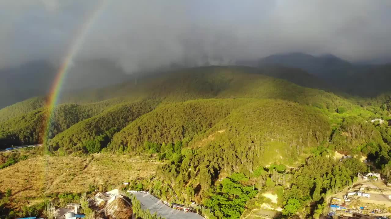 大山彩虹航拍视频素材