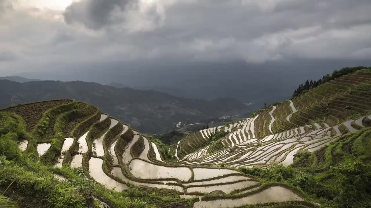 日落下的桂林龙胜潘内梯田视频素材