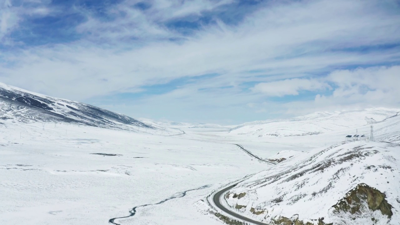 航拍雪后的川藏公路视频素材