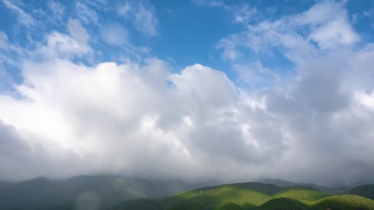 雨过天晴，彩虹出现视频素材