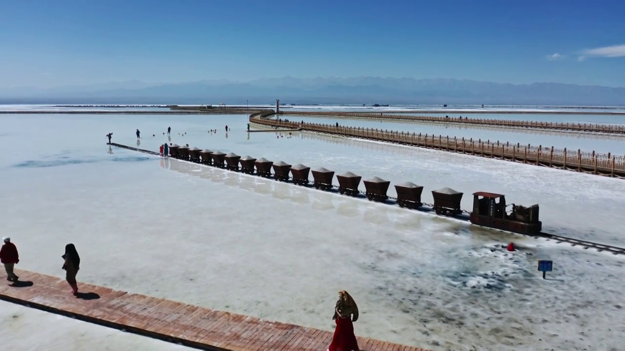 青海海西茶卡盐湖茶卡天空壹号景区 4K航拍视频视频素材