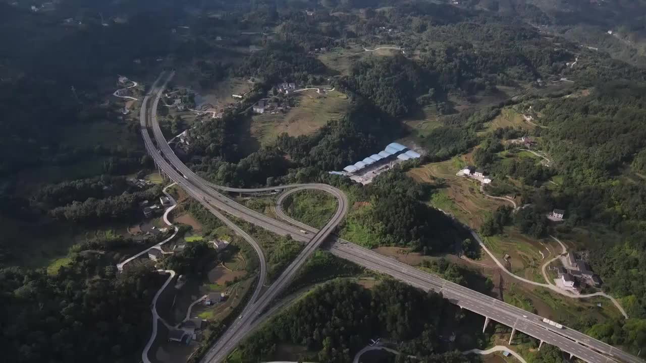 重庆江津区，大山深处通了高速路视频素材