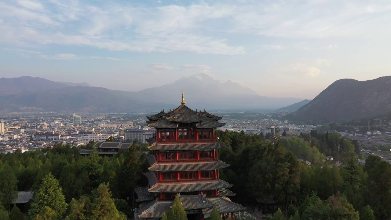 丽江,航拍视角,雪山,天空,线条视频素材