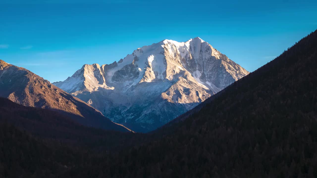 雅拉雪山日落视频素材