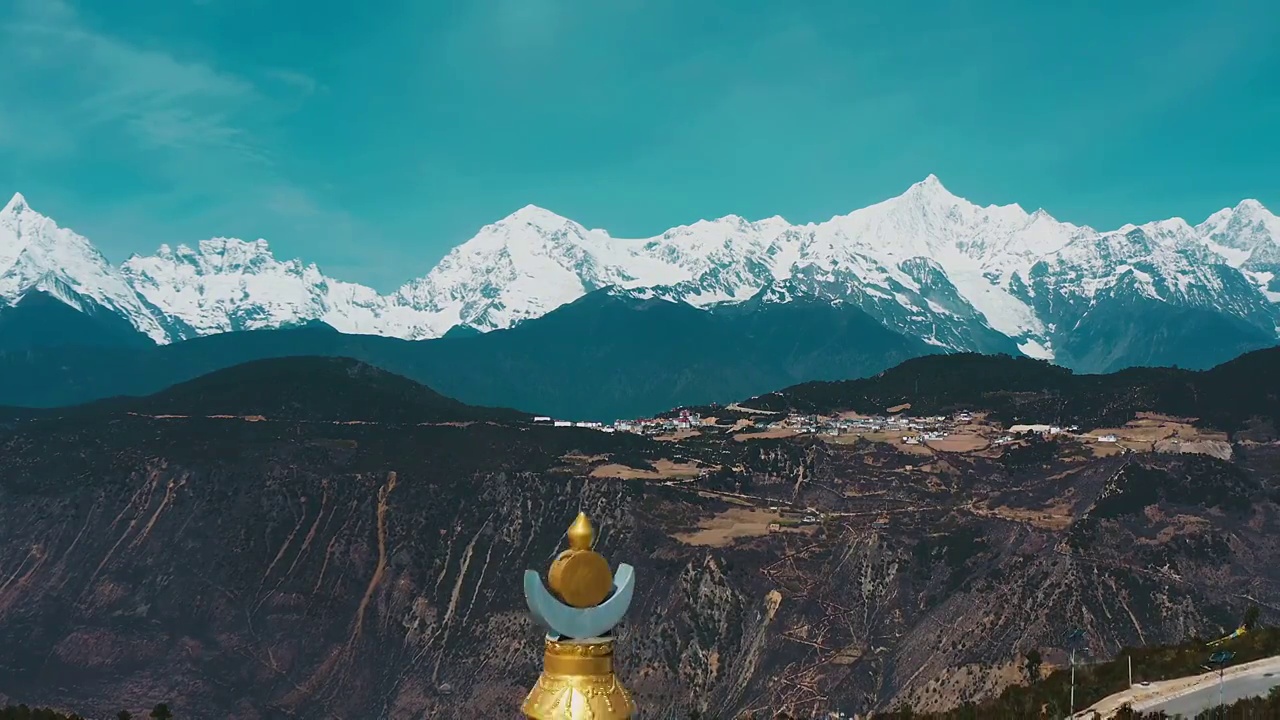 云南省,梅里雪山,香格里拉,山顶，浓雾顶视频素材