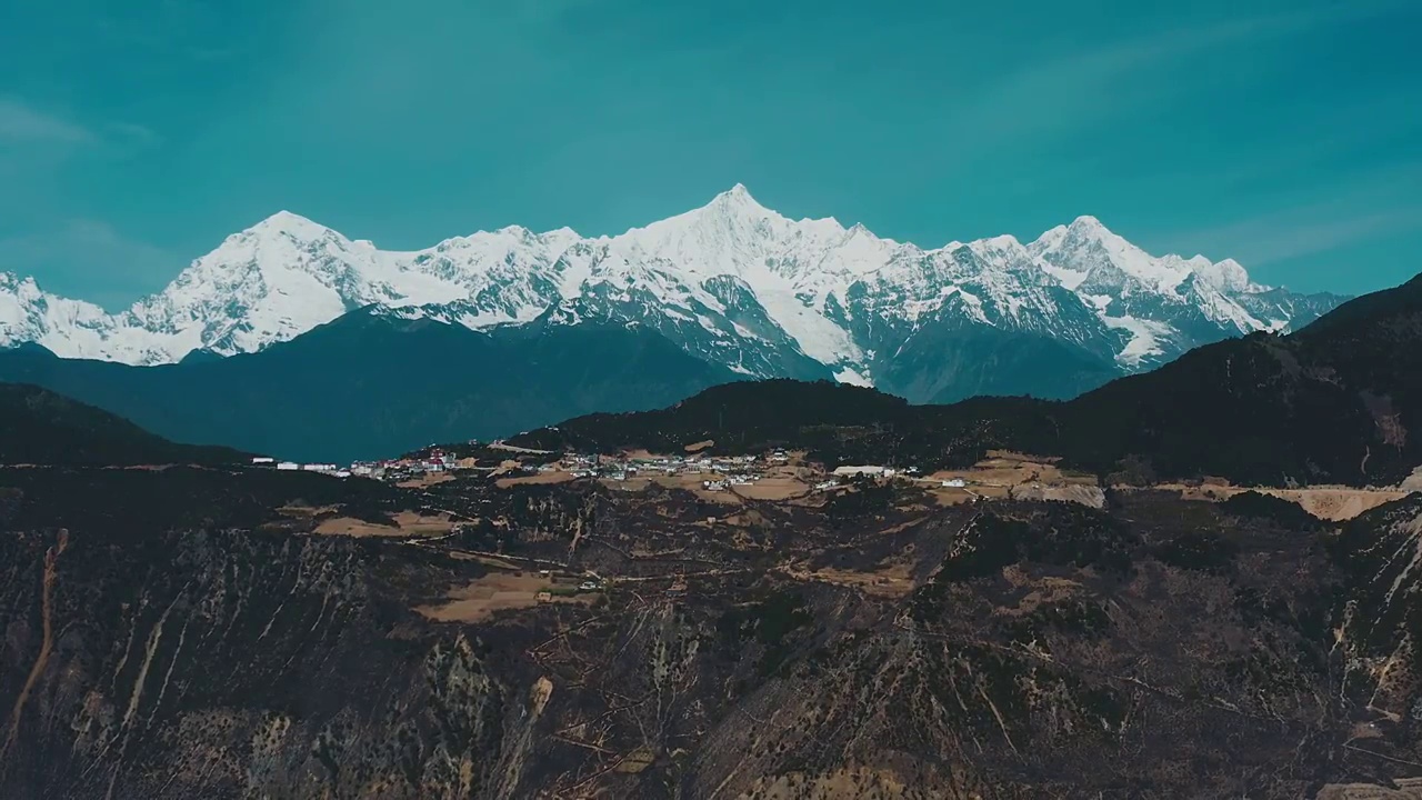 云南省,梅里雪山,香格里拉,山顶，浓雾顶视频素材