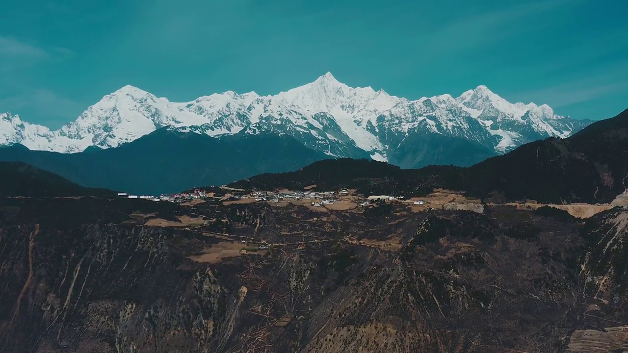 云南省,梅里雪山,香格里拉,山顶，浓雾顶视频素材