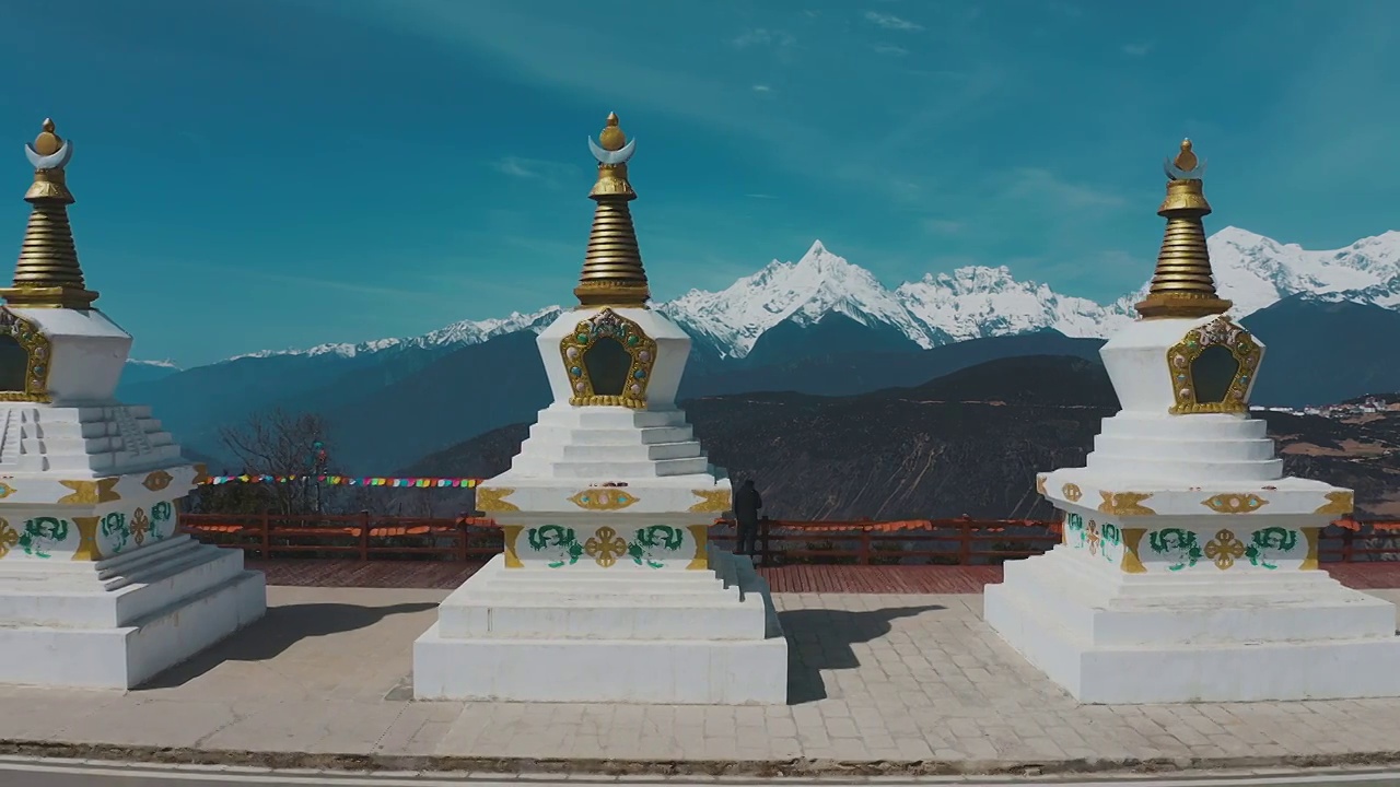 云南省,梅里雪山,香格里拉,山顶，浓雾顶视频素材