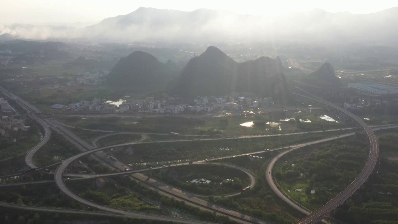 夕阳下桂林城郊的高速公路立交桥视频素材