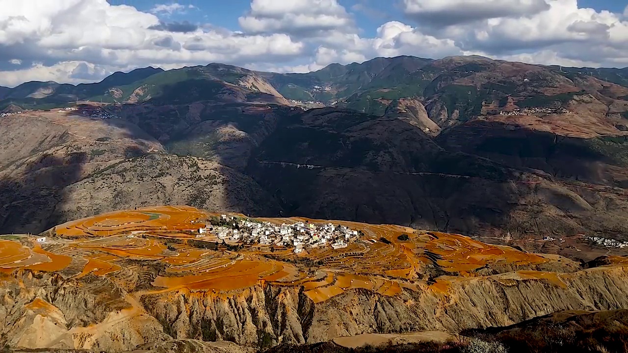 云南东川红土地的光影视频素材