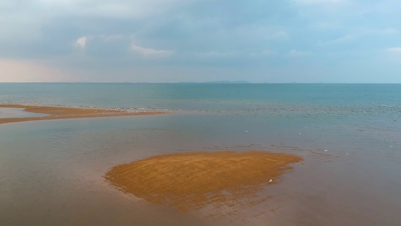 山东烟台粉色沙滩海景视频素材