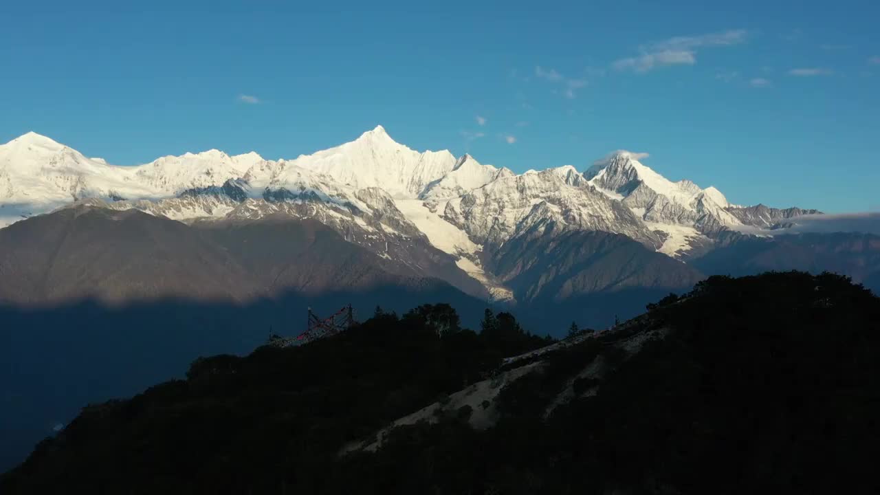 云南省香格里拉飞来寺梅里雪山航拍风光视频素材