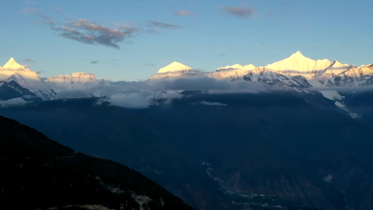 云南省香格里拉飞来寺梅里雪山航拍风光视频素材